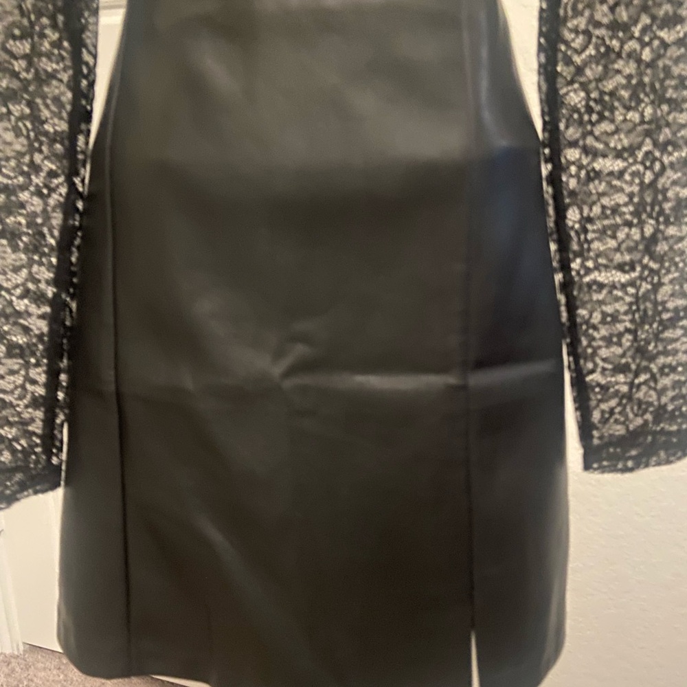 LOFT  Women’s Black Faux Leather Mini Skirt Size M NWOT